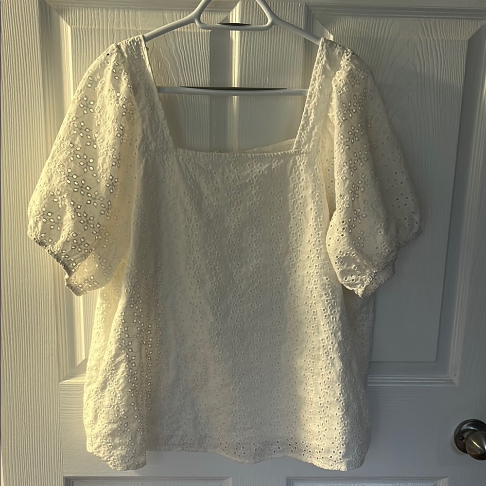 Solitaire Eyelet Puff Sleeve Top